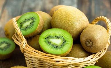 農(nóng)村小伙種植獼猴桃，一年實(shí)現(xiàn)財(cái)富飛速增長的成功之路